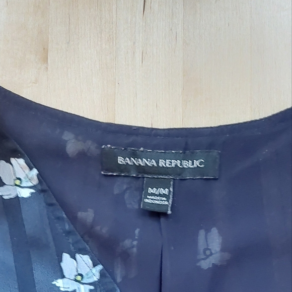 Banana Republic, Medium,Navy Floral Sleeveless Blouse - Picture 4 of 5